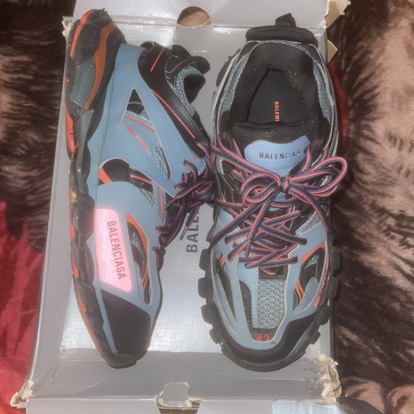 Balenciaga - Picture 3 of 9